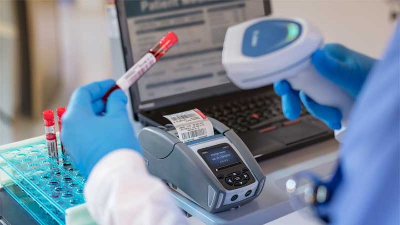 Phlebotomist scans the barcode on a sample