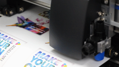  The Afinia DLF-220S uses a plotter to cut custom label shapes